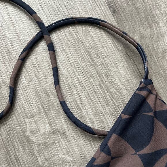 Skatie• ‘Betsy’ Bikini Top in Honolulu Print - Picture 10 of 15